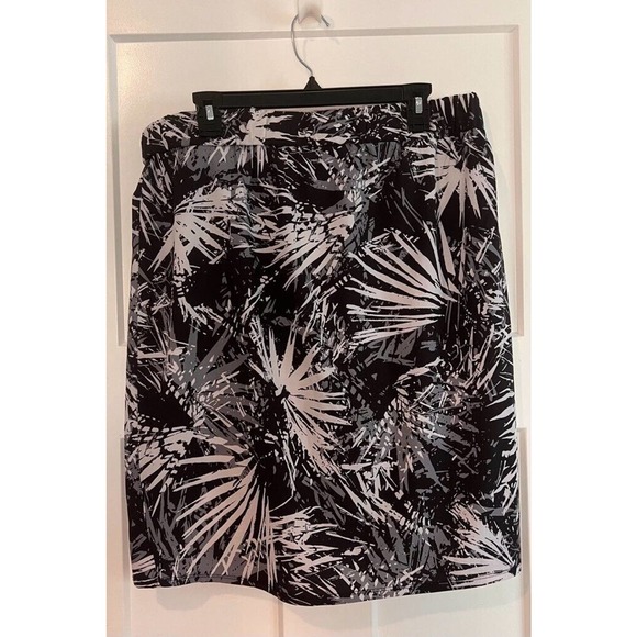 Fabletics Womens A Line Skirt Black White Floral Above Knee Sporty Pull On XL - Picture 3 of 8